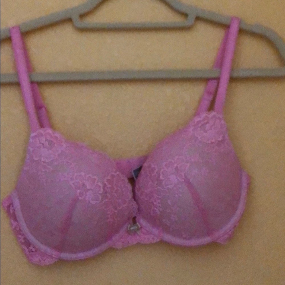 A Victoria Secret pink laced bra 36c